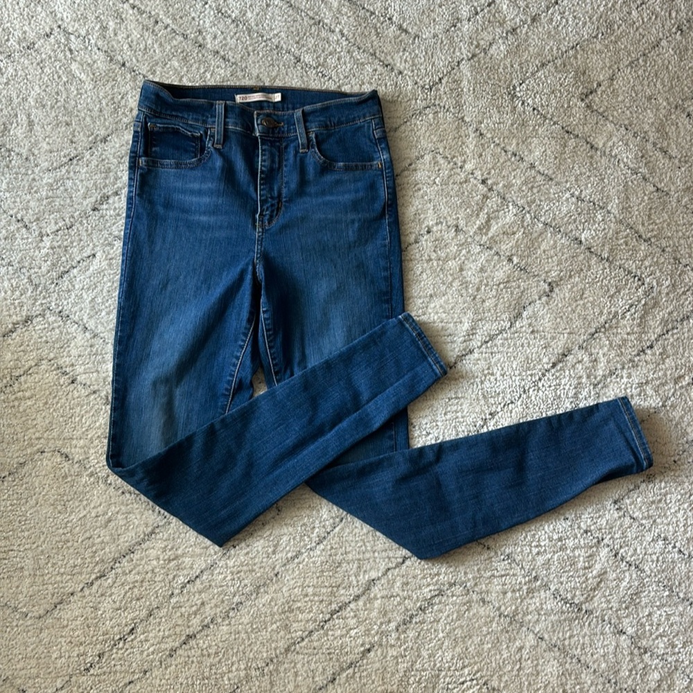 Levi’s 720 High Rise Super Skinny 27